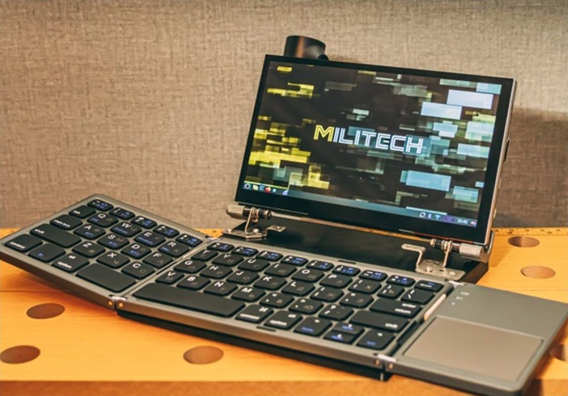 Кибердека Militech Deck: экран на петлях и складная клавиатура с тачпадом